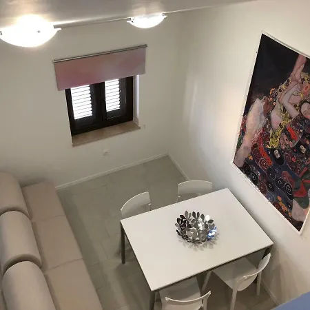 Διαμέρισμα House
