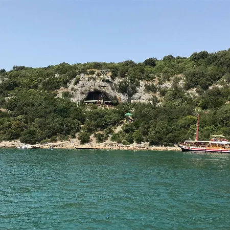 Διαμέρισμα House